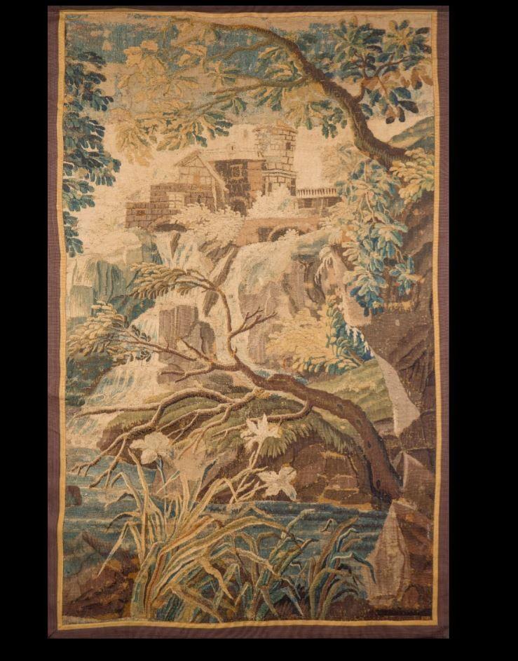 Tapiz Paisaje con Cascada y Arquitectura