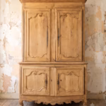 Mueble dos cuerpos en madera lavada. Francia s XVIII